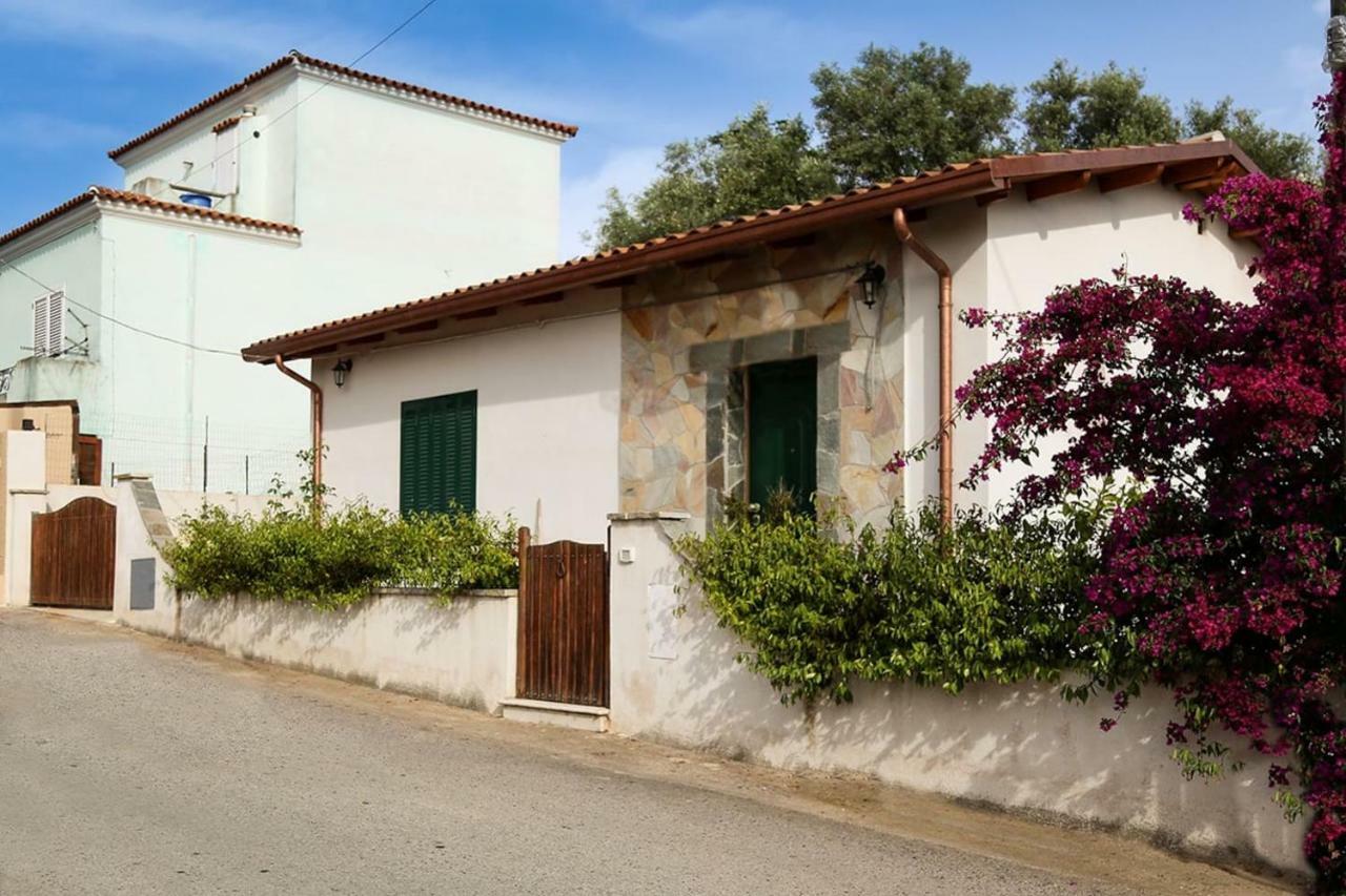 8 Via V. Monti Villa Loiri Porto San Paolo Exterior photo